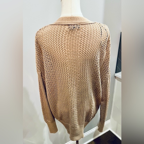 Lightweight cardigan with buttons - Picture 2 of 3